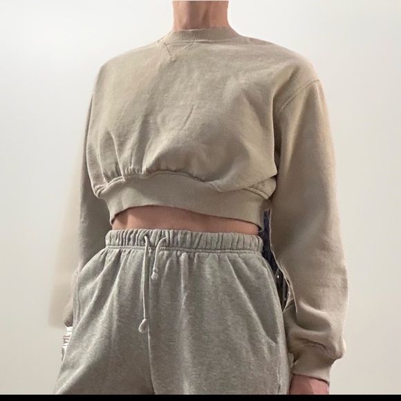 Bershka Cropped Sweatshirt Beige Neutral 15" Length Oversized Fit XS - Picture 3 of 7